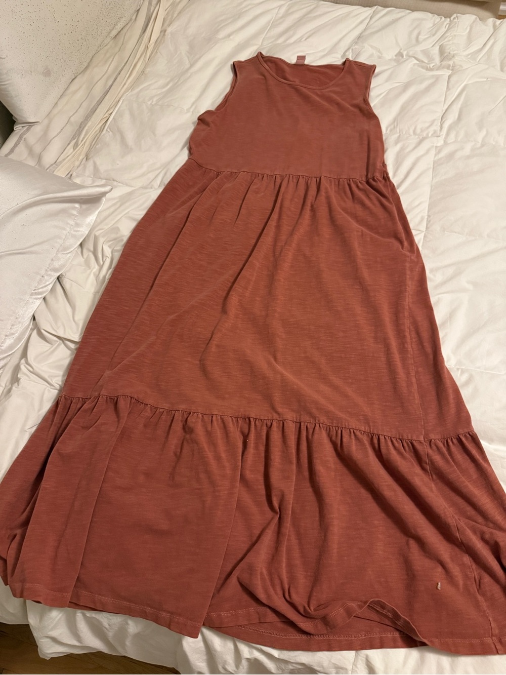 Old Navy Sleeveless Tiered Maxi Dress in Rust size M